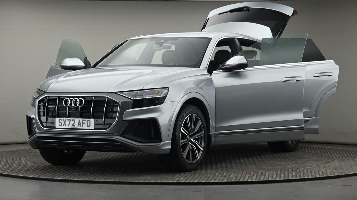 More views of Audi Q8