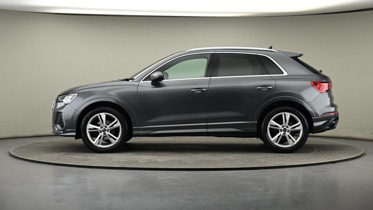 Audi Q3 Image 22