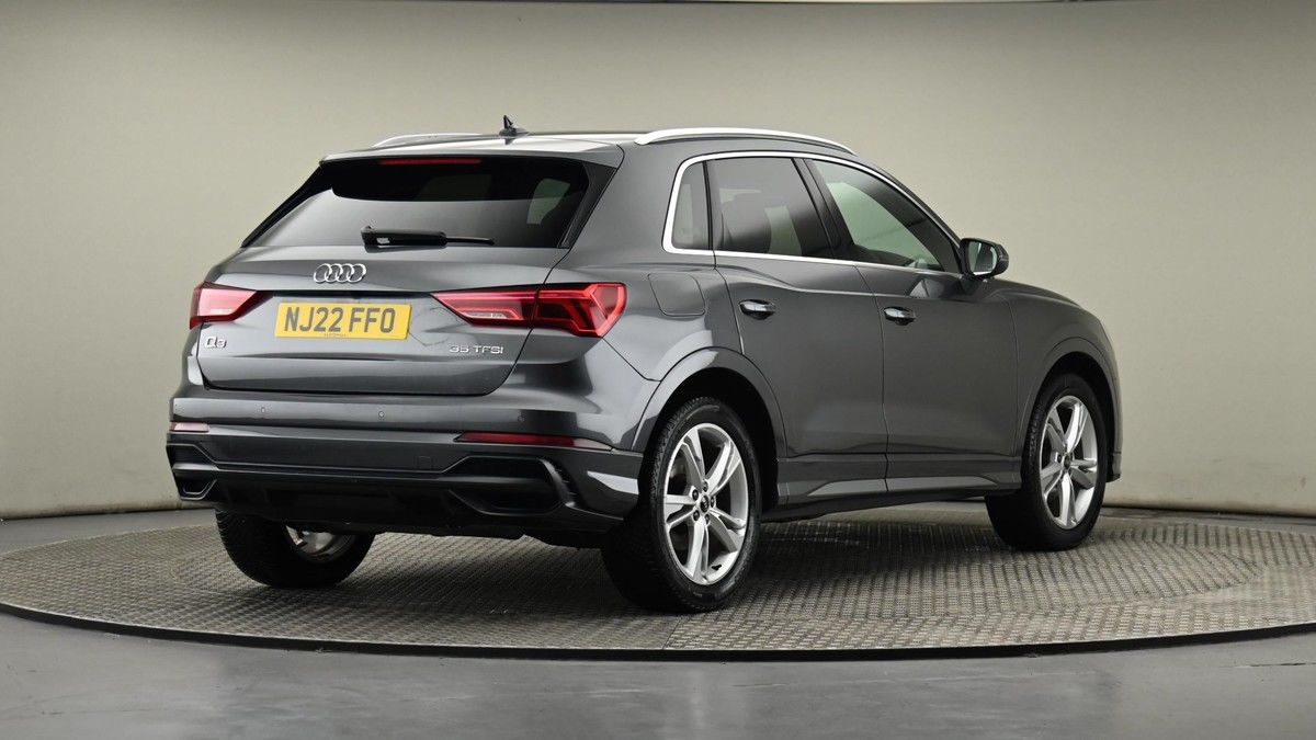 Audi Q3 Image 25