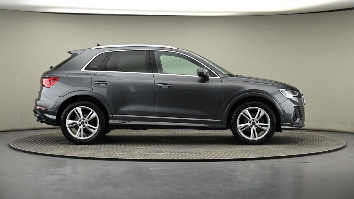 Audi Q3 Image 26