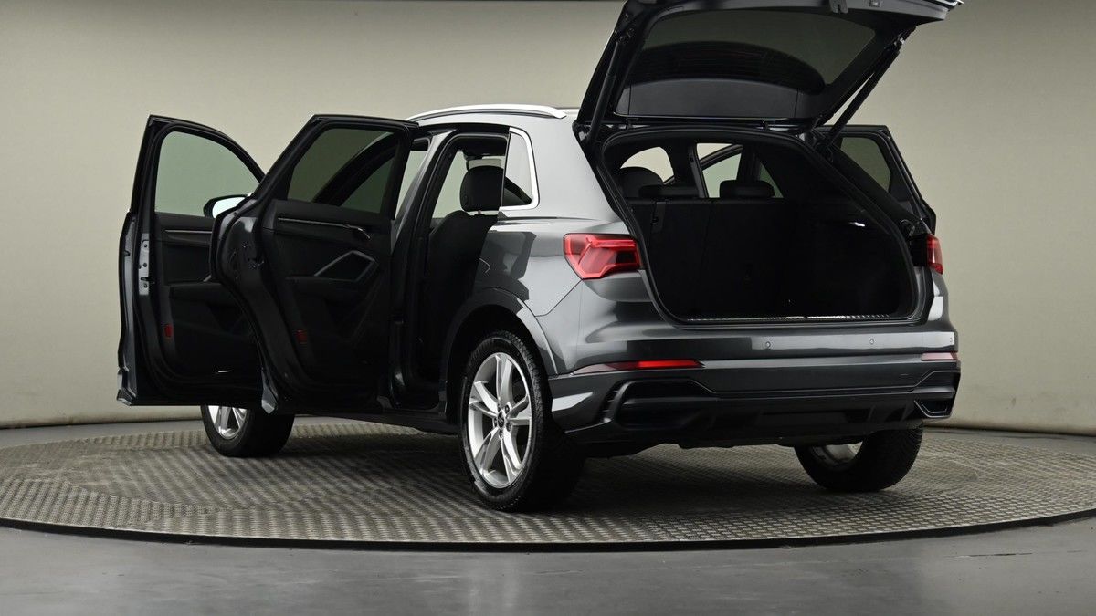 Audi Q3 Image 28