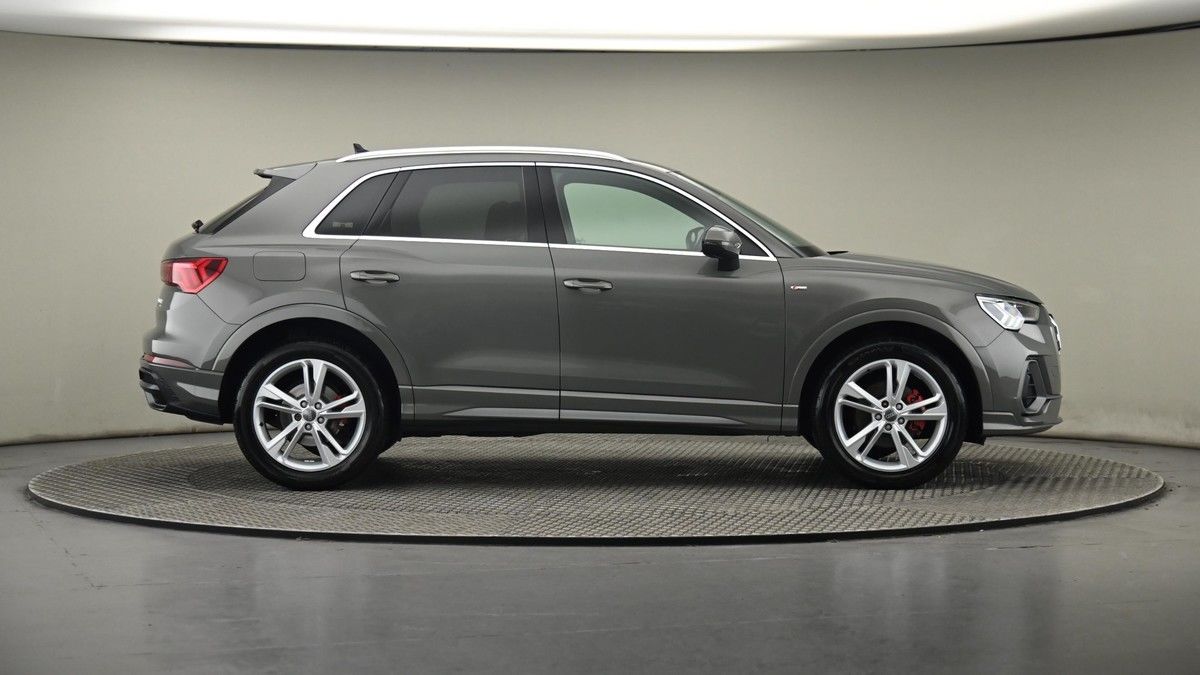 Audi Q3 Image 27