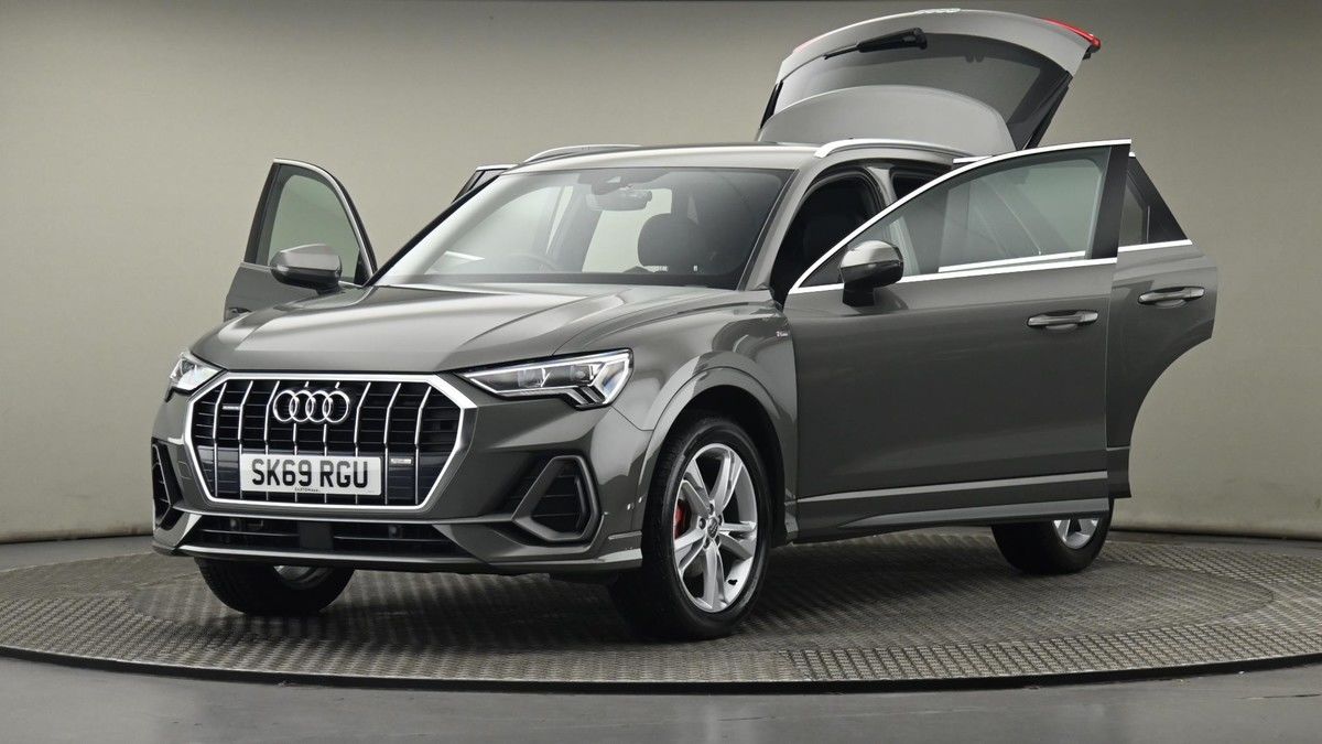 More views of Audi Q3