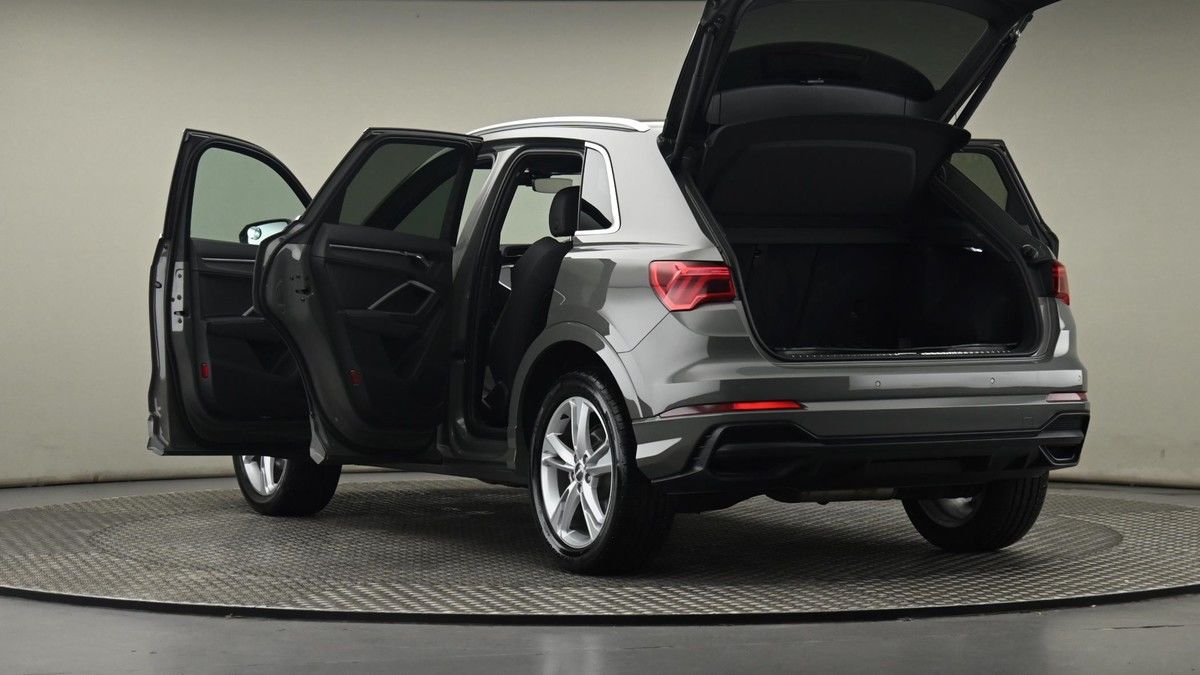 More views of Audi Q3