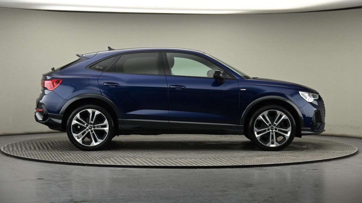 Audi Q3 Image 26