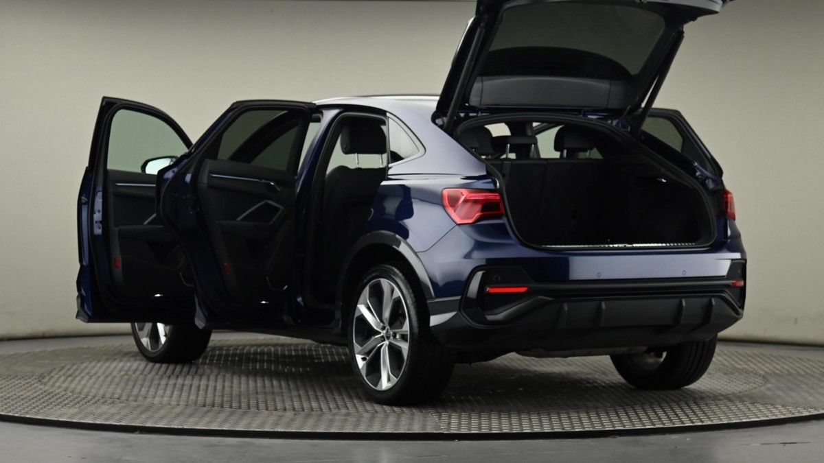 Audi Q3 Image 28