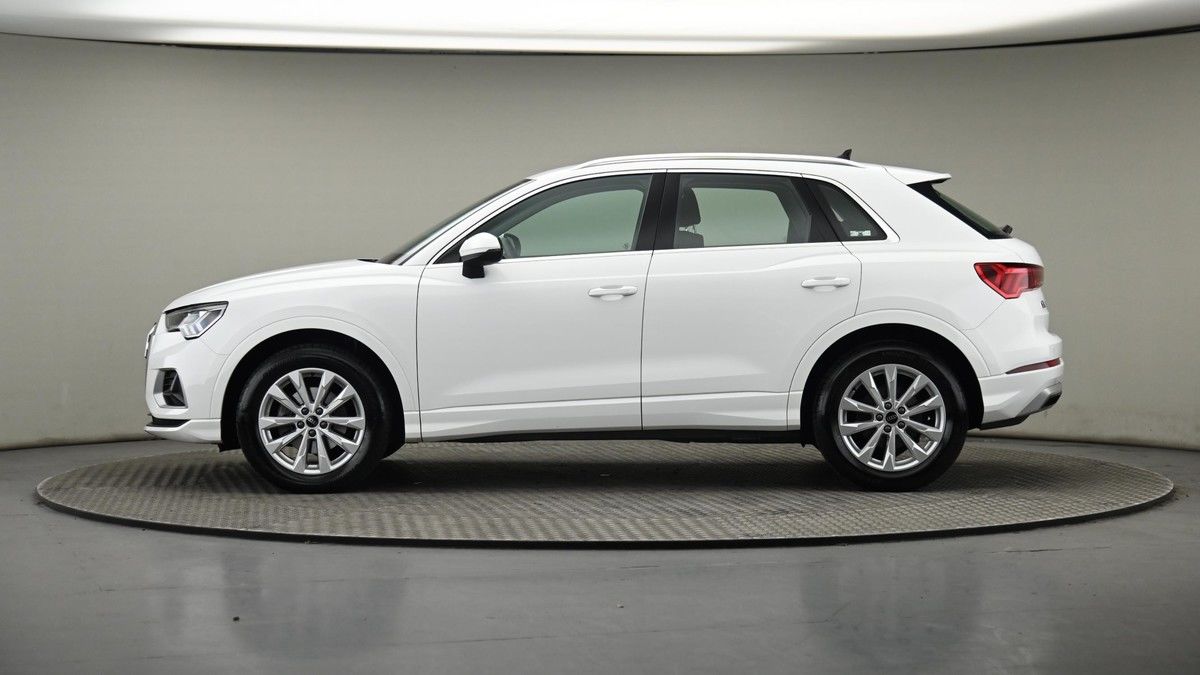 Audi Q3 Image 23