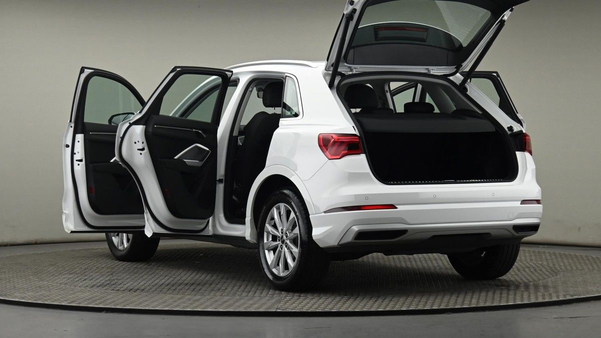 More views of Audi Q3