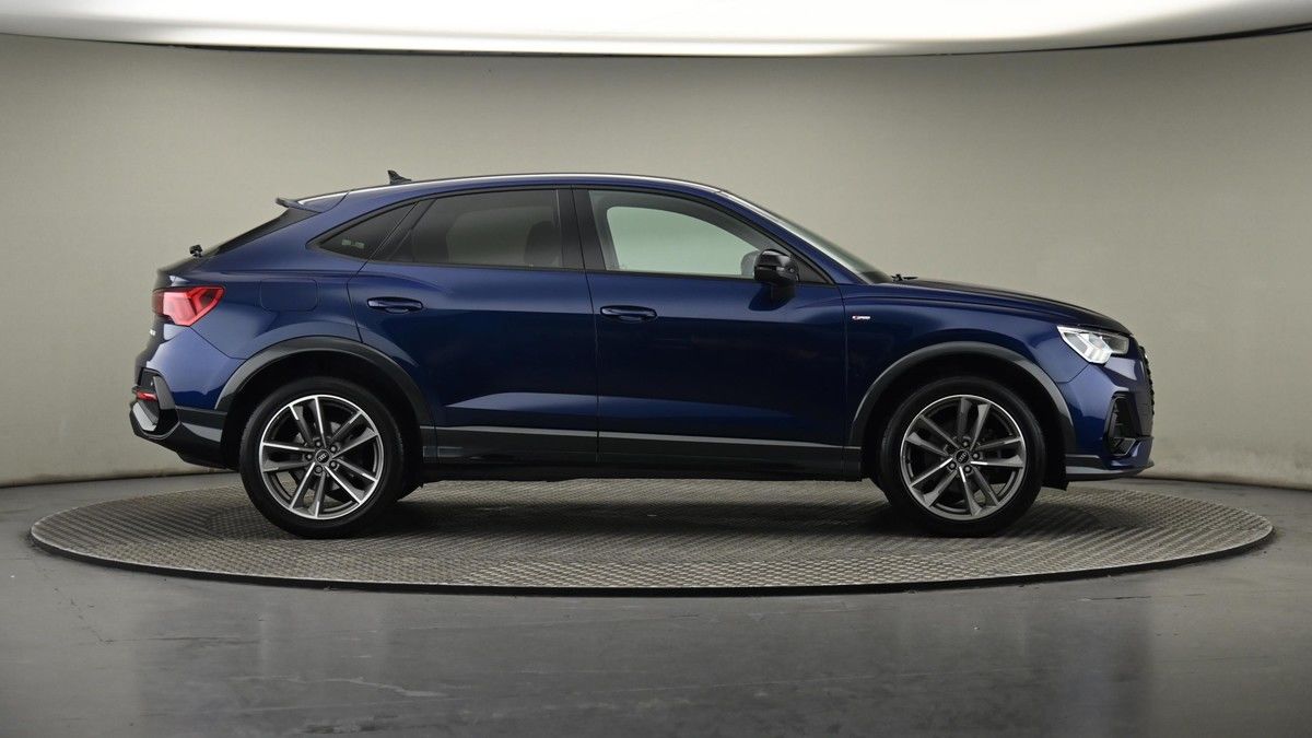 Audi Q3 Image 27