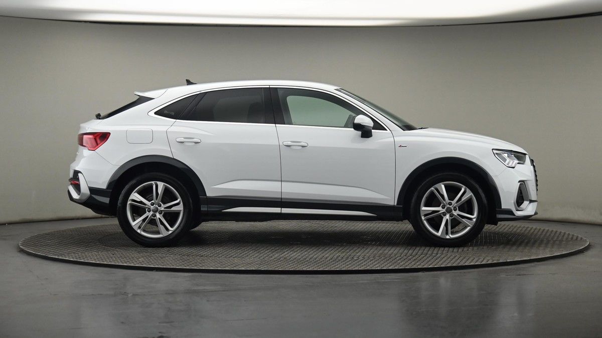 Audi Q3 Image 27