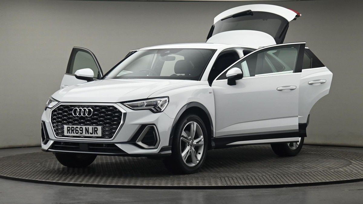 More views of Audi Q3