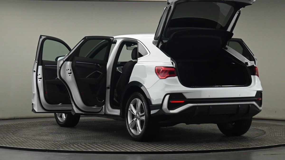 More views of Audi Q3