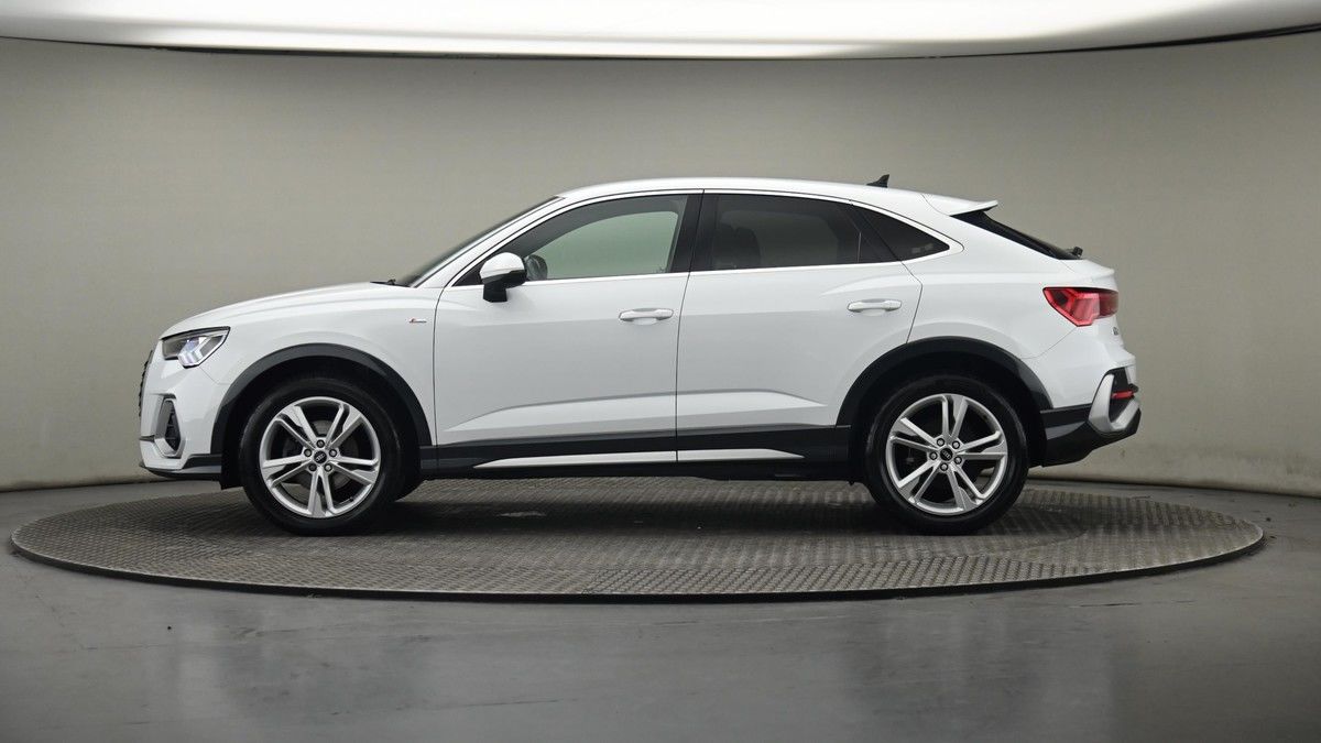 Audi Q3 Image 23