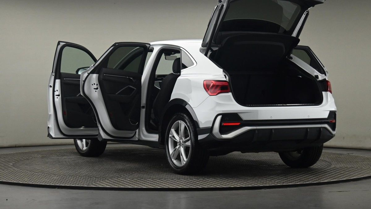 More views of Audi Q3