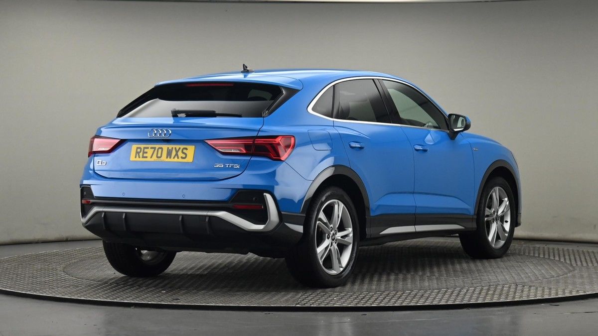 Audi Q3 Image 26