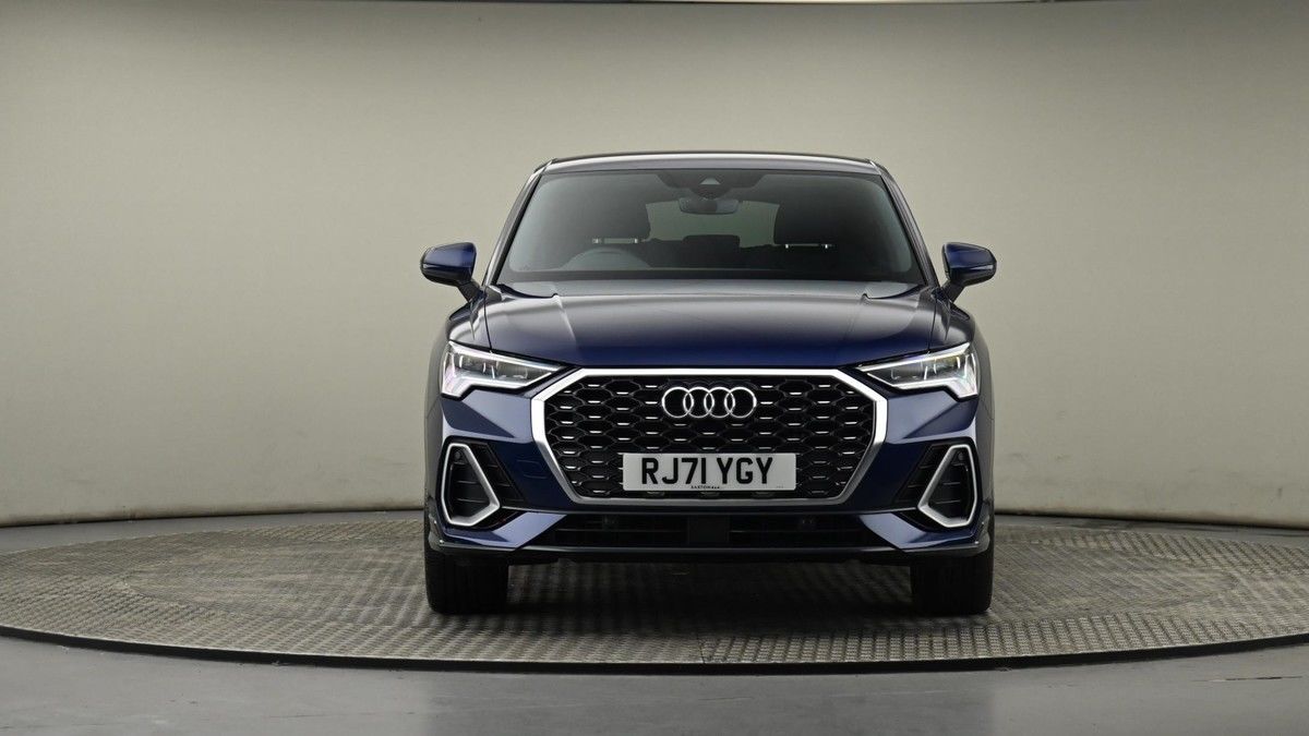 Audi Q3 Image 21