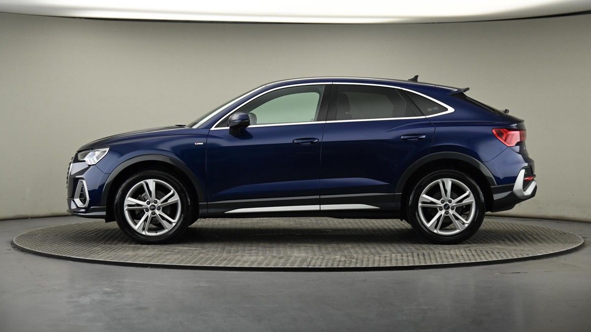 Audi Q3 Image 23