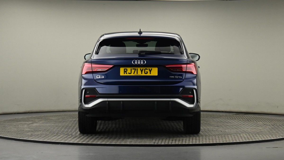 Audi Q3 Image 25