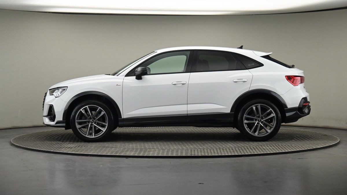 Audi Q3 Image 23