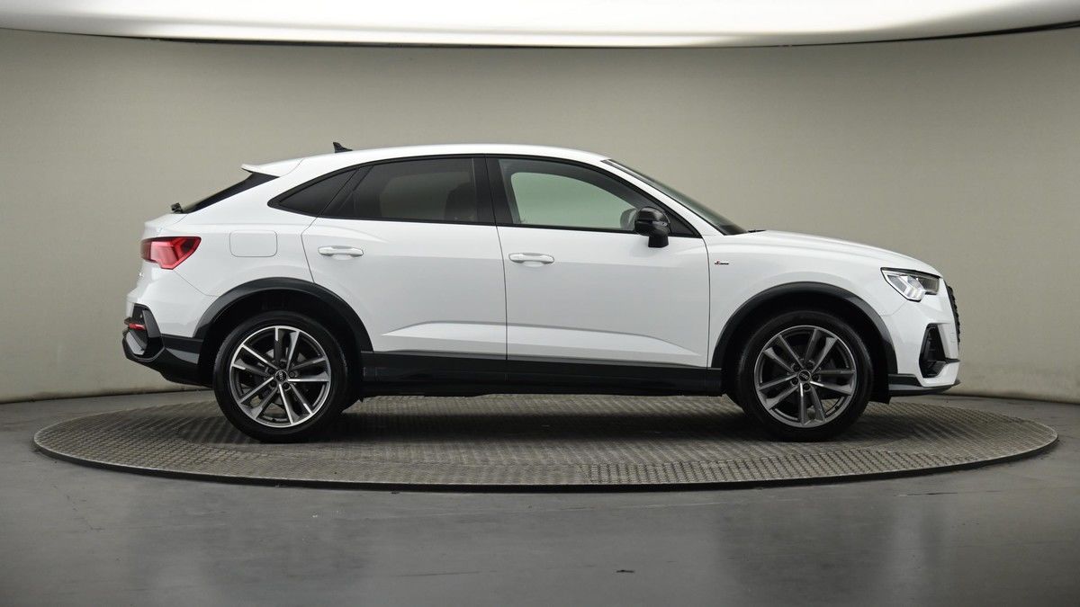 Audi Q3 Image 27