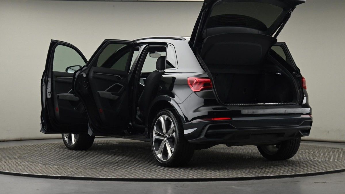 More views of Audi Q3