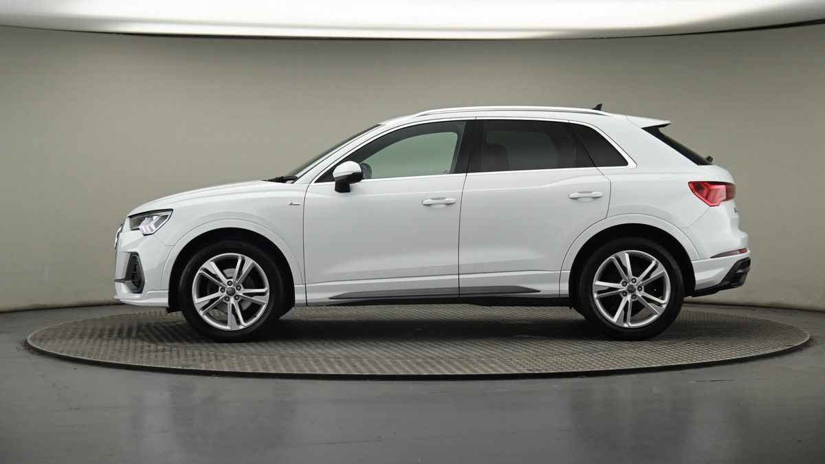 Audi Q3 Image 23