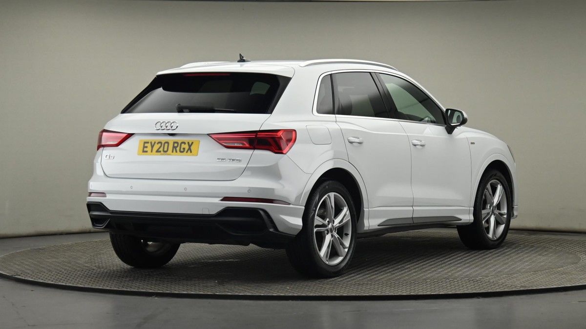 Audi Q3 Image 26