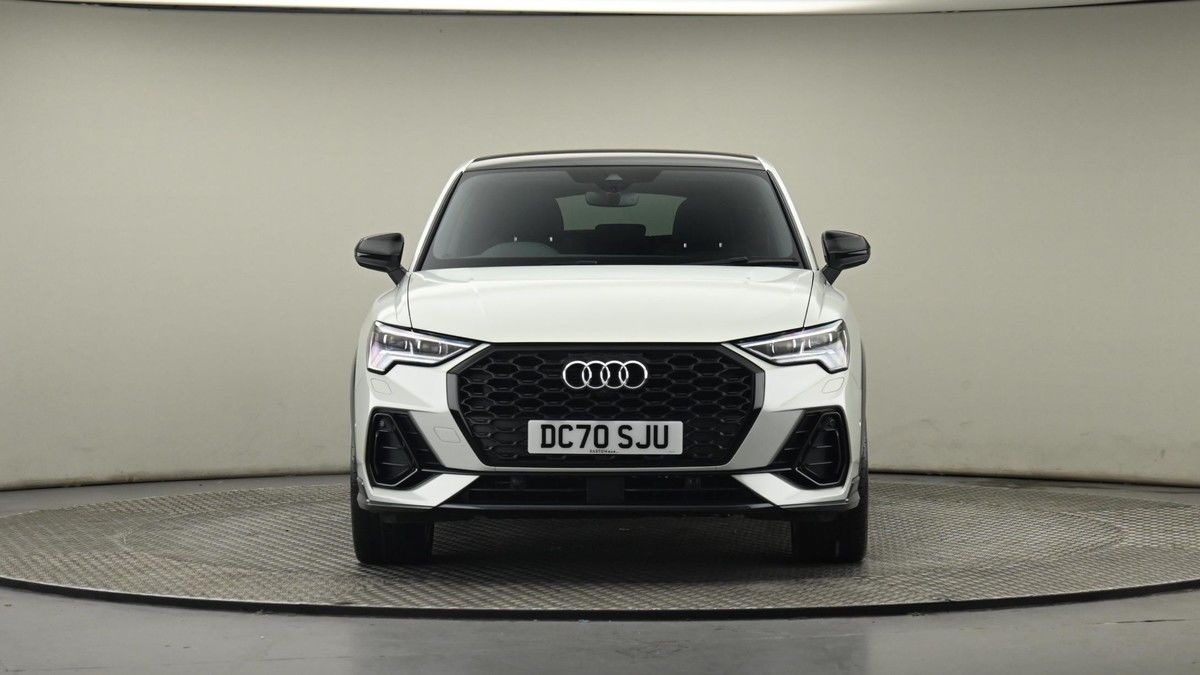 Audi Q3 Image 21