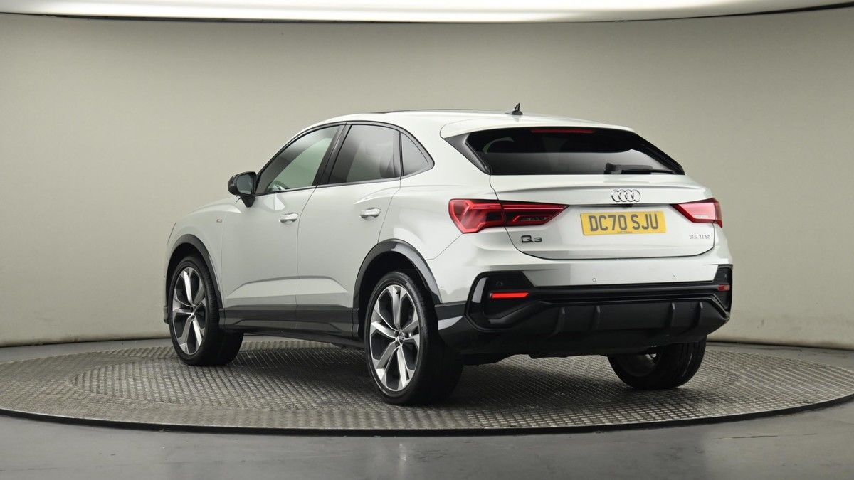 Audi Q3 Image 24