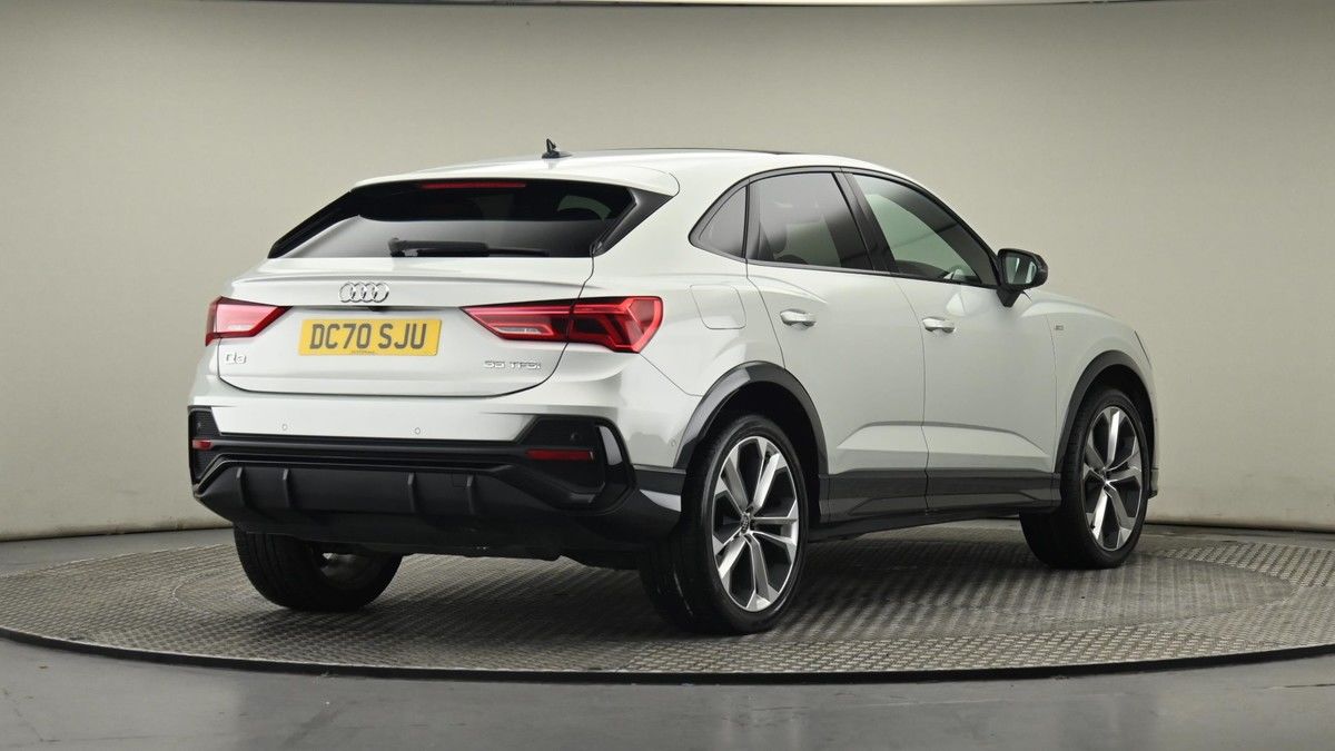 Audi Q3 Image 26