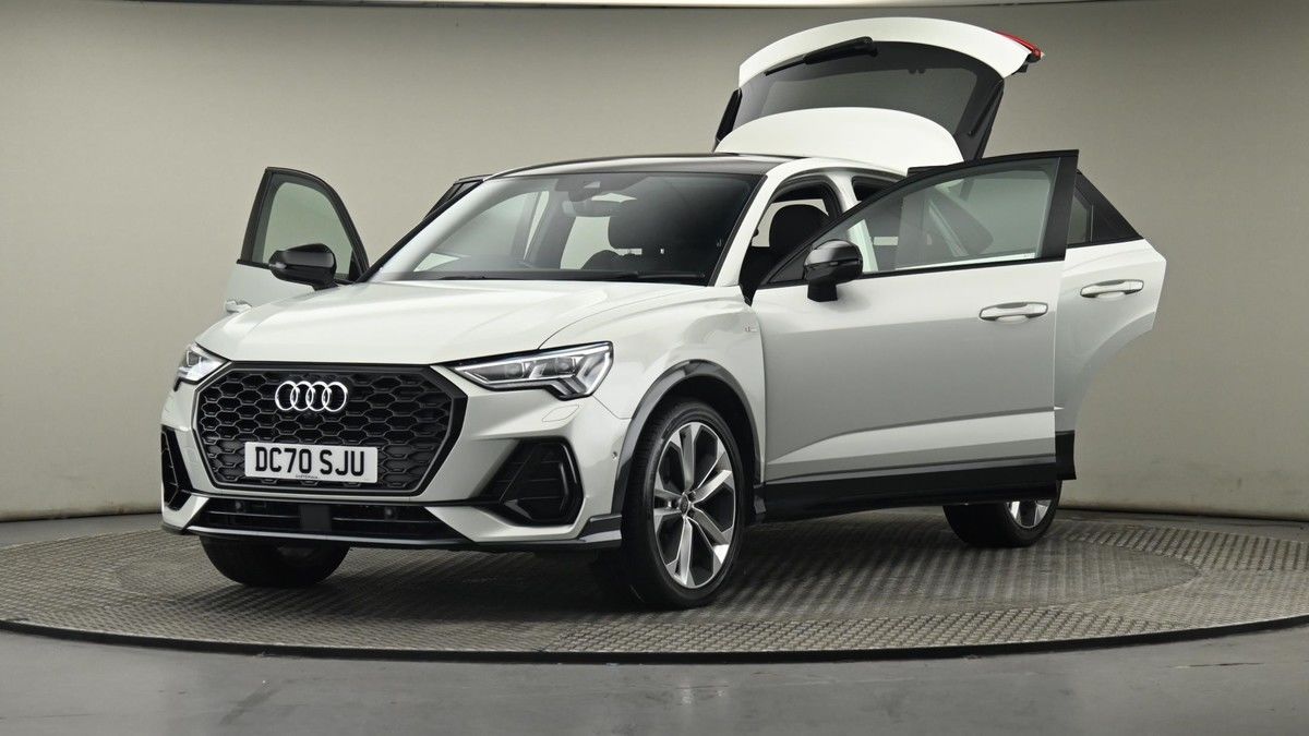 Audi Q3 Image 28