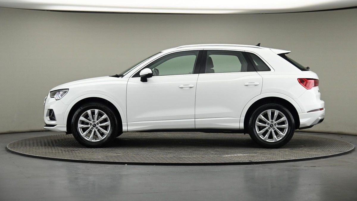 Audi Q3 Image 23