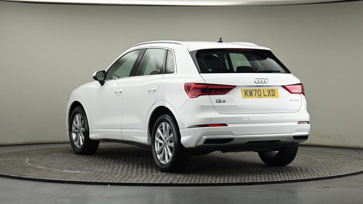 Audi Q3 Image 24