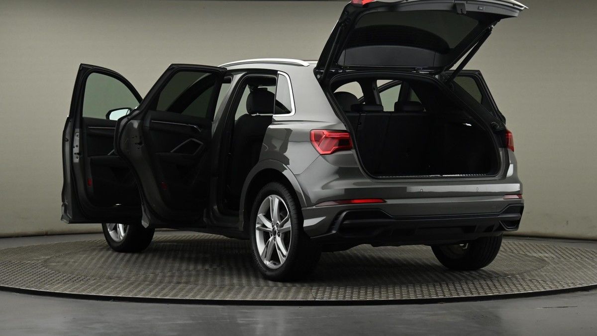 Audi Q3 Image 28