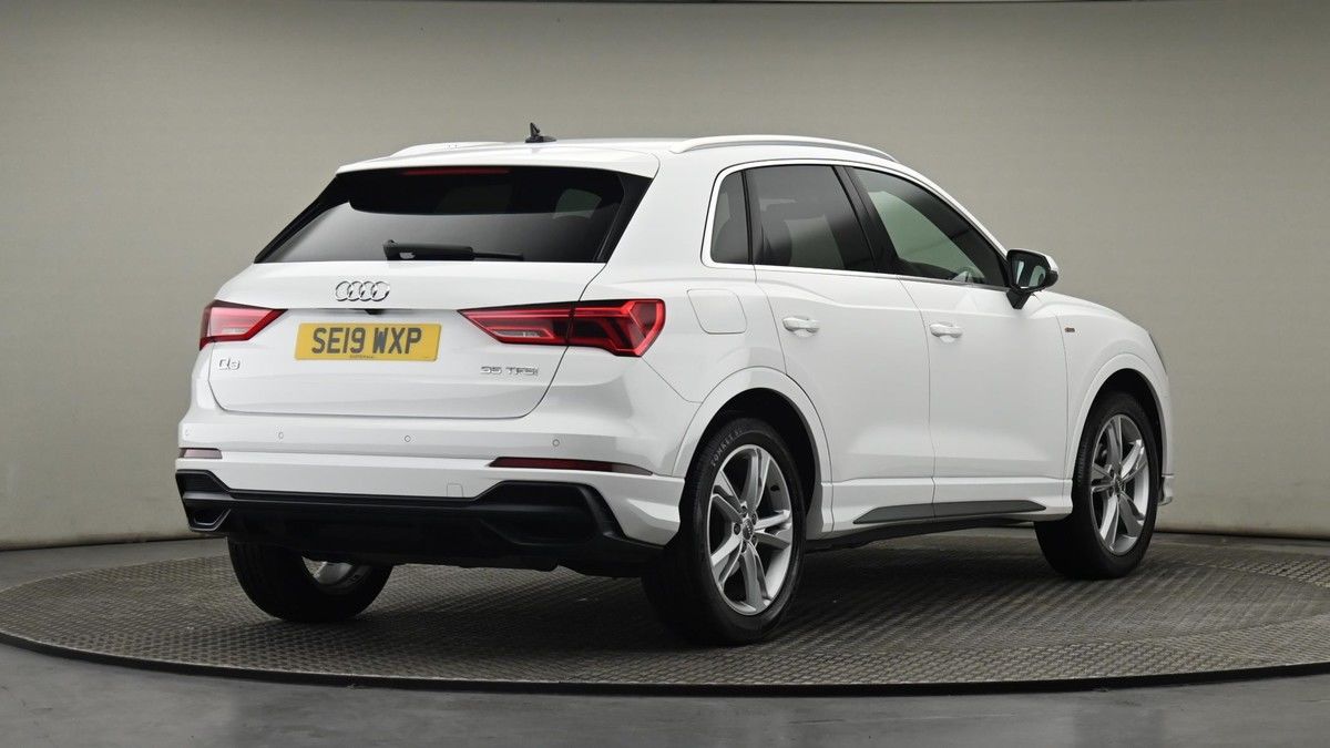 More views of Audi Q3