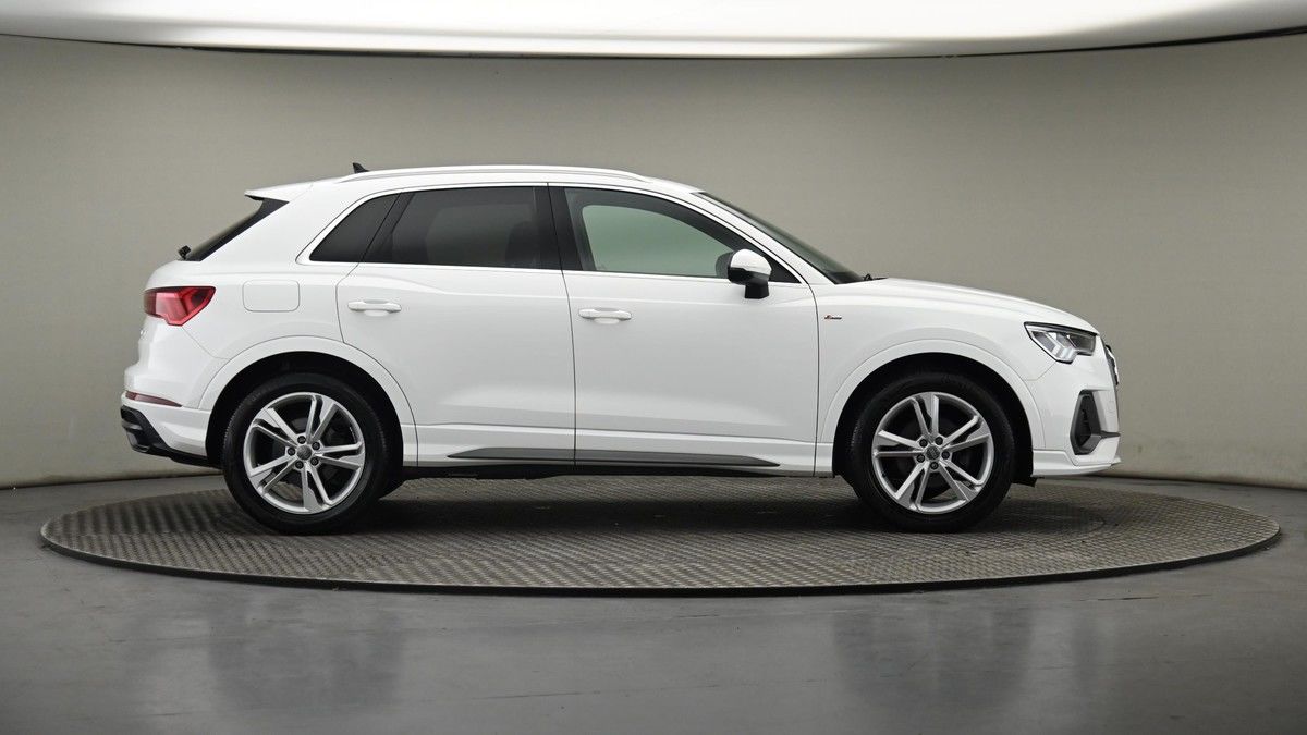 More views of Audi Q3