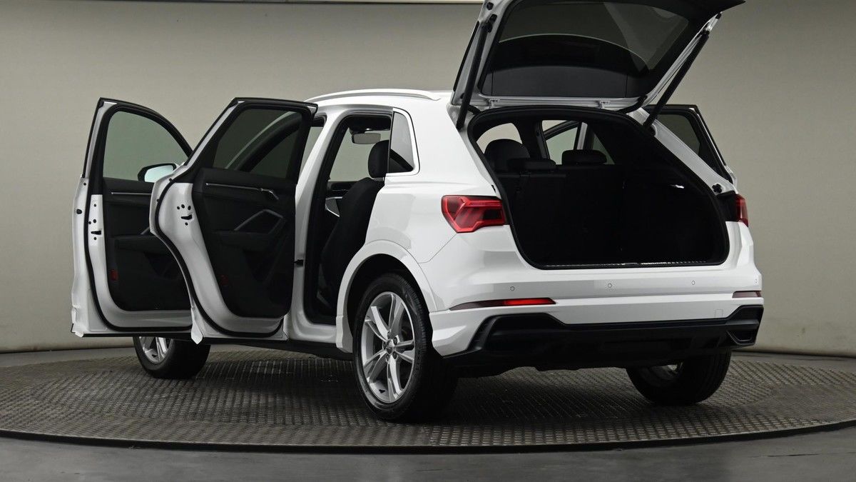 More views of Audi Q3