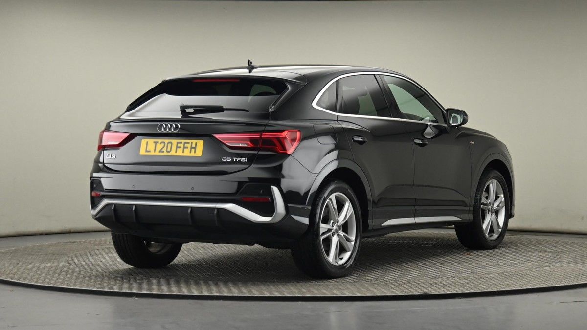 Audi Q3 Image 26