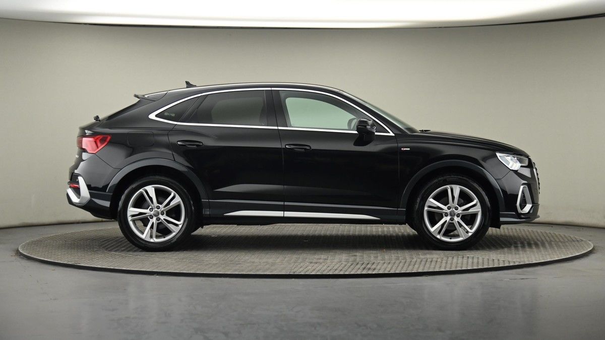 Audi Q3 Image 27