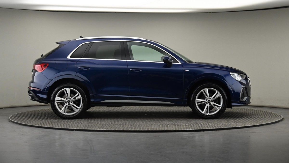 Audi Q3 Image 27