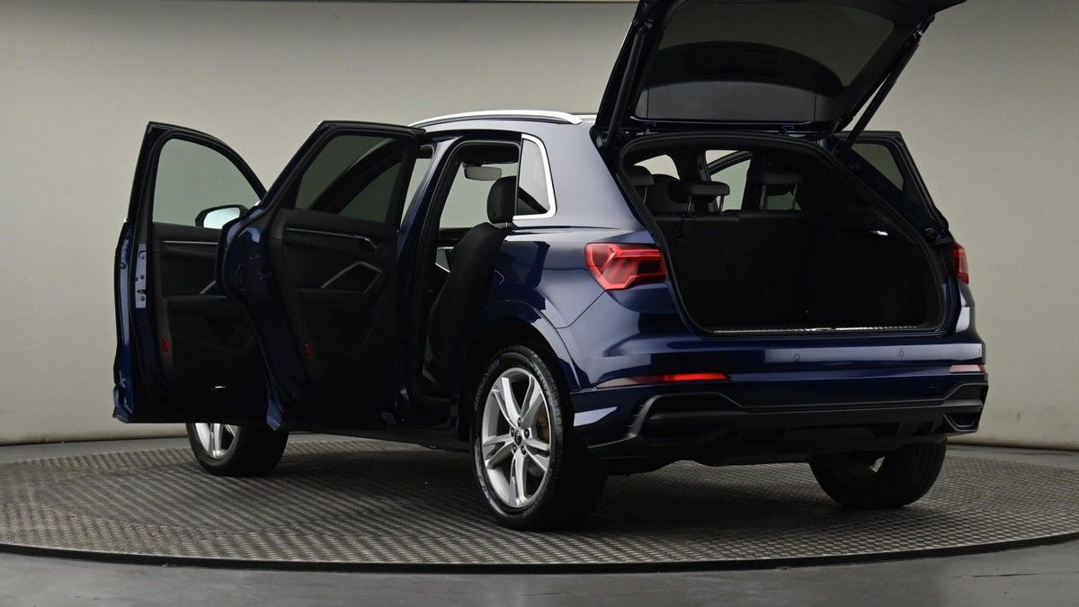 More views of Audi Q3