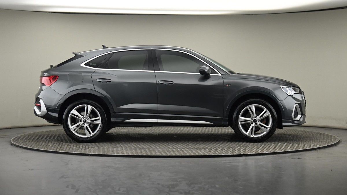 Audi Q3 Image 27