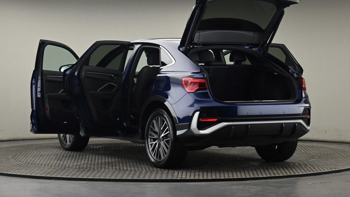 More views of Audi Q3