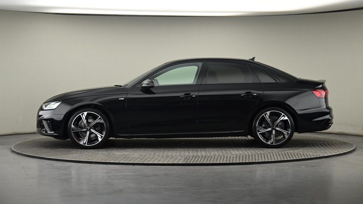 Audi A4 Image 23