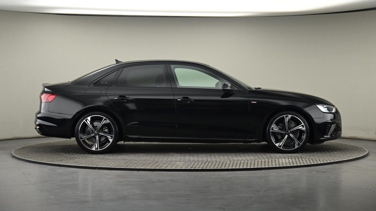 Audi A4 Image 27