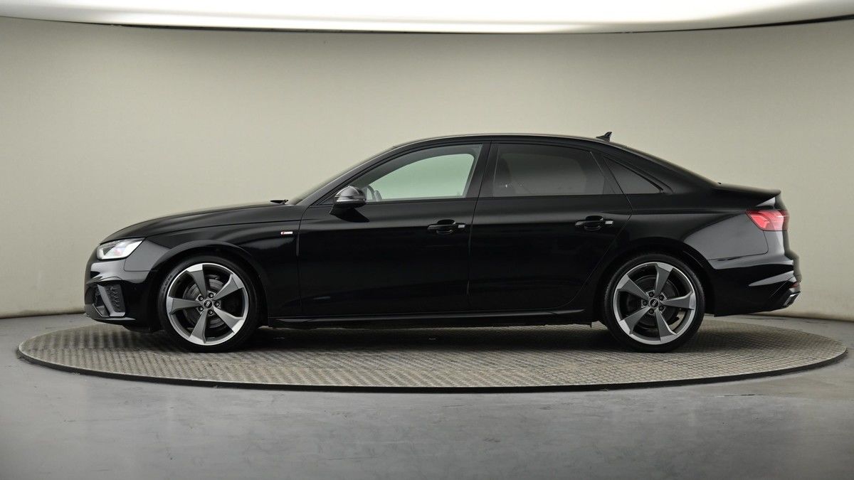 Audi A4 Image 23