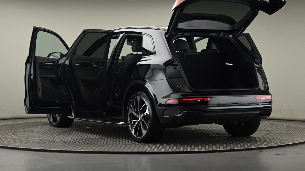 More views of Audi Q5