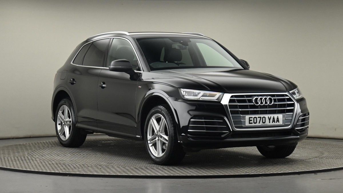 Audi Q5 Sticky Header Image