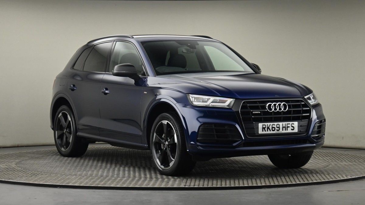 Audi Q5 Sticky Header Image