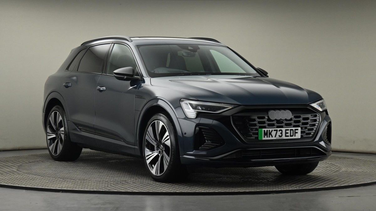 Audi Q8 e-tron Sticky Header Image